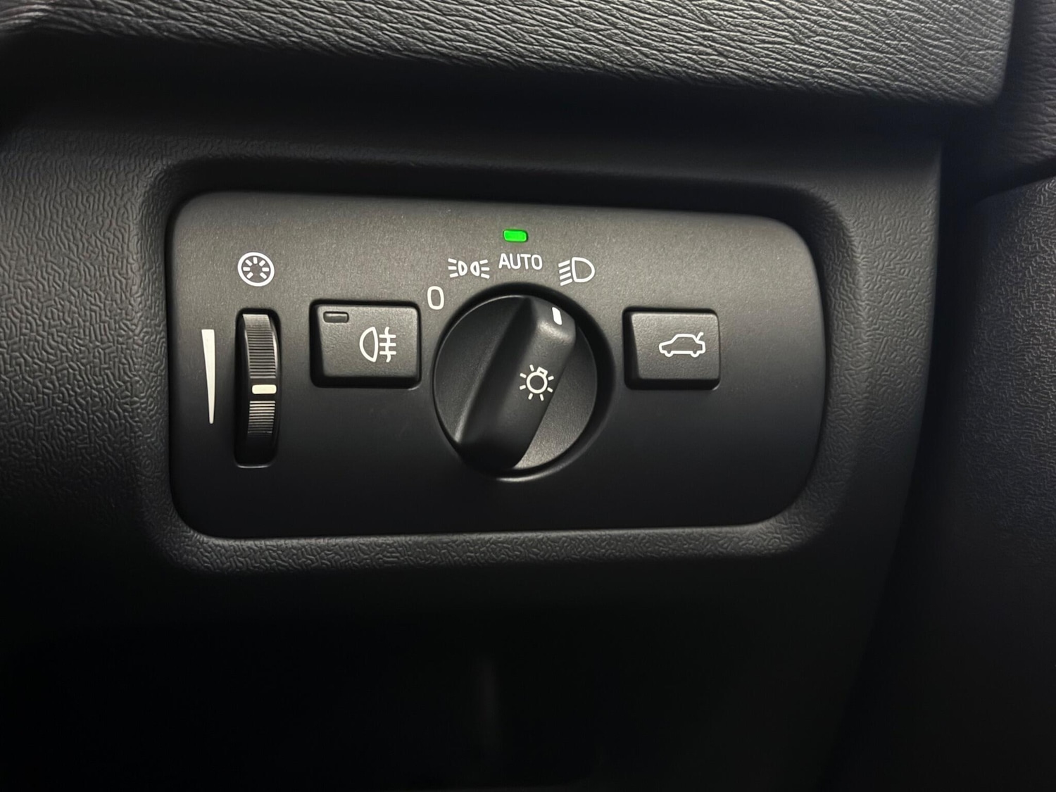 Used Volvo V40 2019 for sale - 77081618: Photo 37