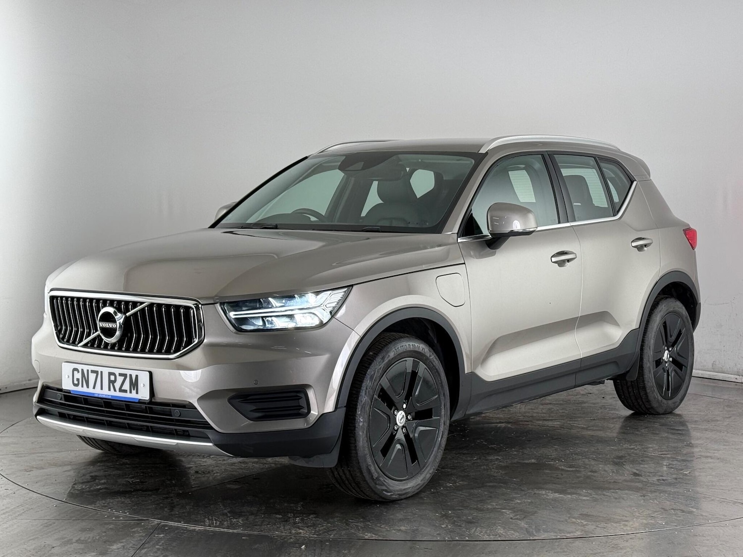 Used Volvo XC40 2021 for sale - 77246199: Photo 2