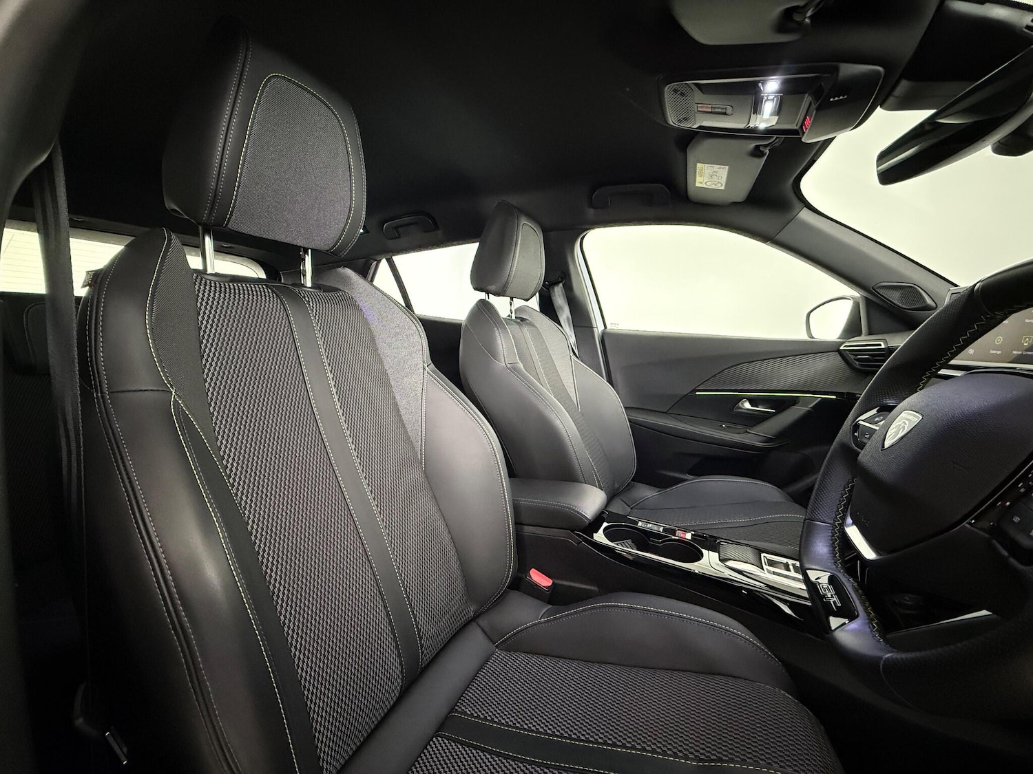 Used Peugeot 2008 2023 for sale - 77280057: Photo 11