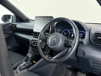 Used Toyota Yaris 2024 for sale - 79453959: Photo