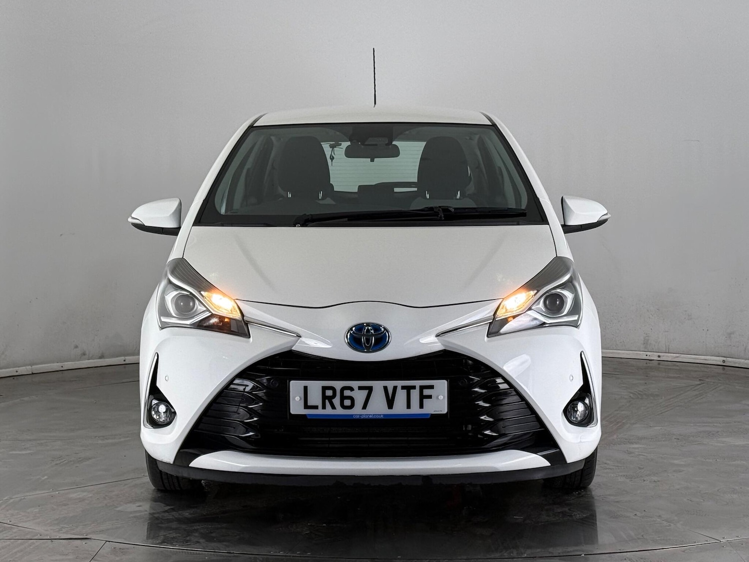 Used Toyota Yaris 2017 for sale - 77182714: Photo 2