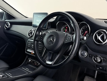 Used Mercedes-Benz GLA 2019 for sale - 78898846: Photo
