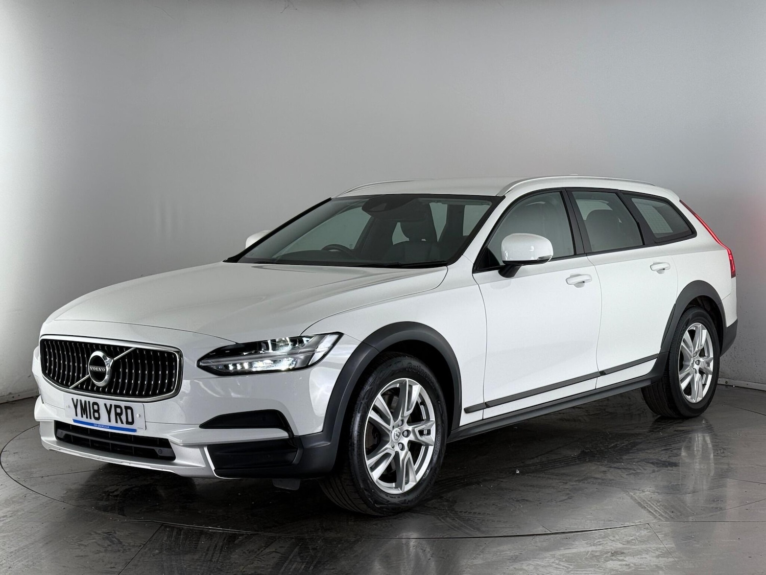 Used Volvo V90 2018 for sale - 76467332: Photo 3