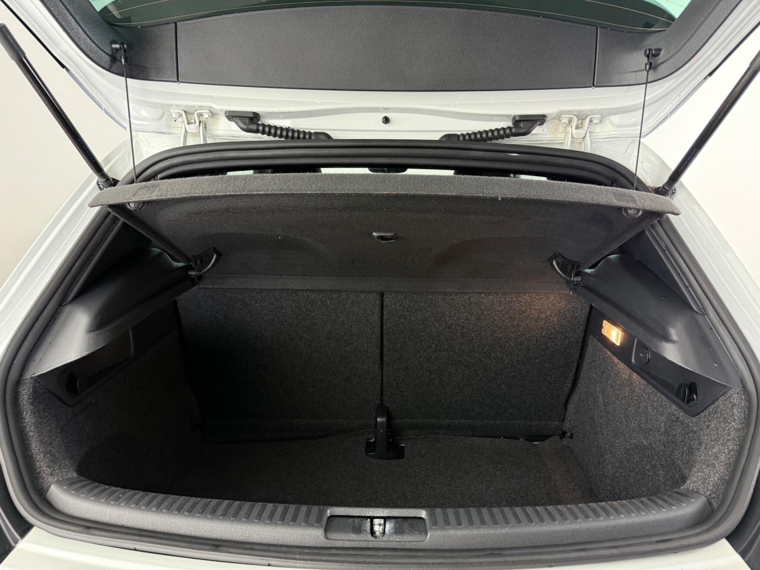 Used Volkswagen Scirocco 2017 for sale - 76467307: Photo 12