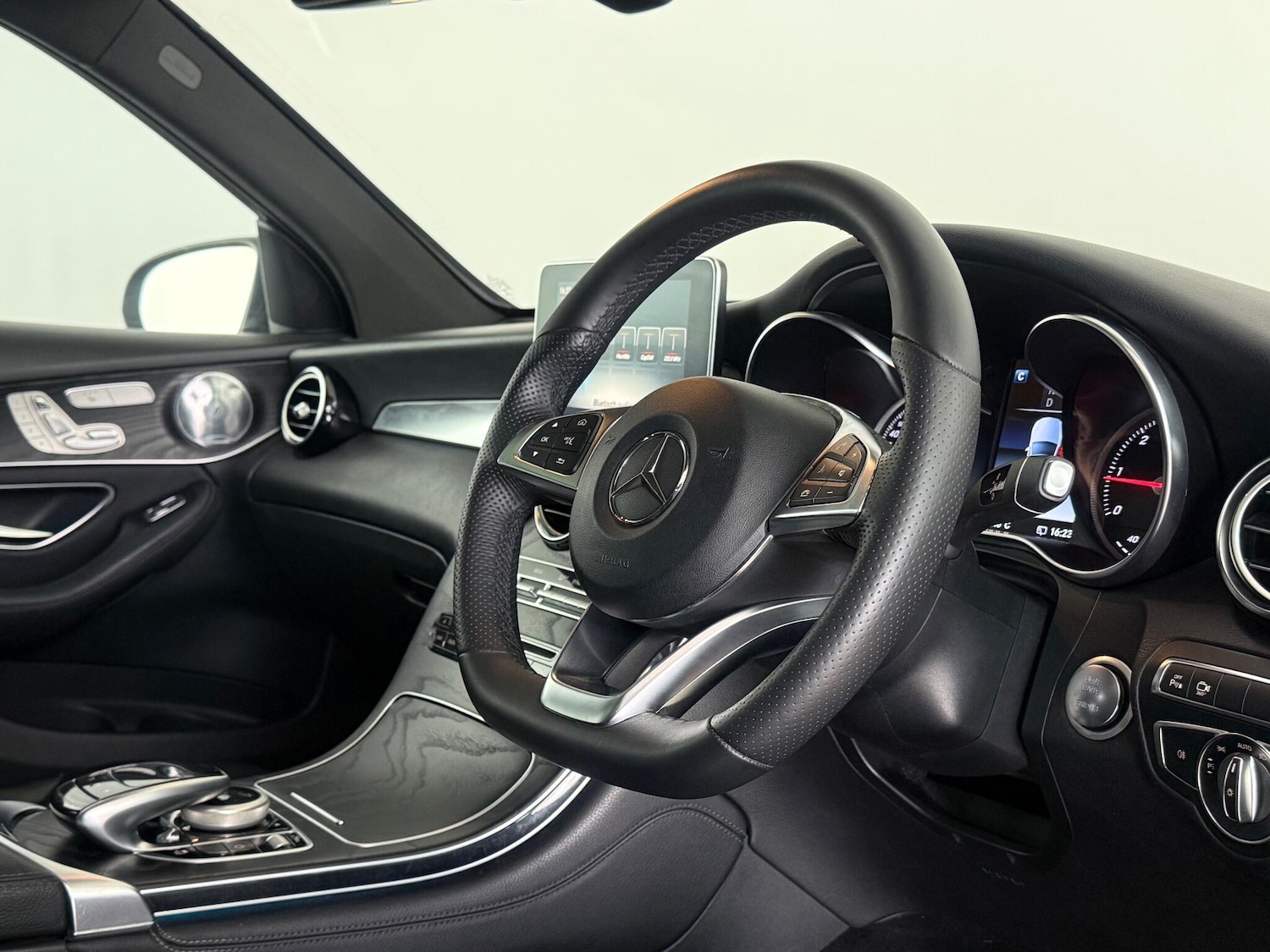 Used Mercedes-Benz GLC 2017 for sale - 77182873: Photo 9