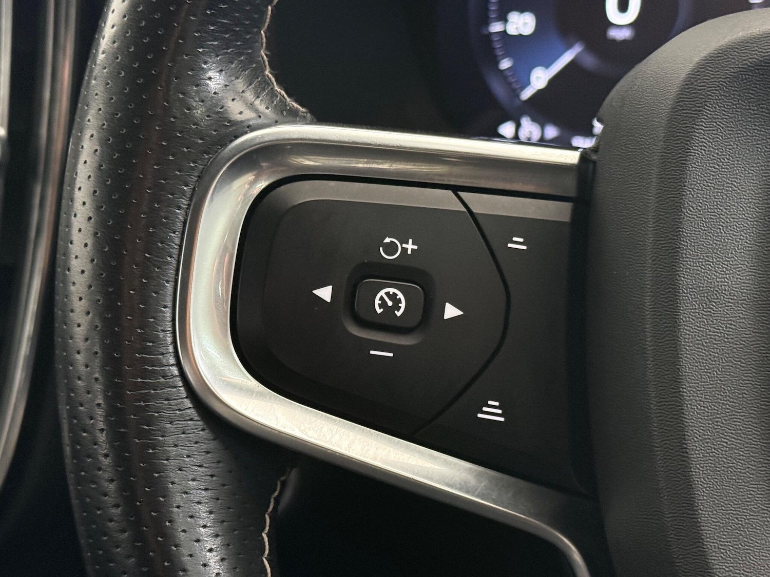 Used Volvo XC40 2020 for sale - 77183001: Photo 17