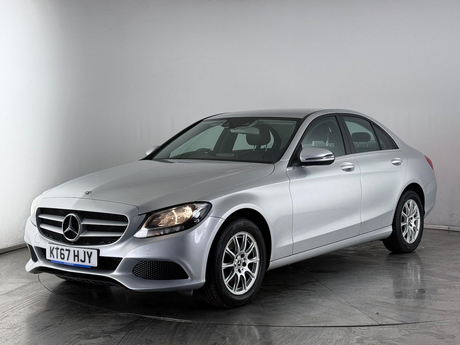 Used Mercedes-Benz C Class 2017 for sale - 77182557: Photo 2