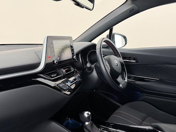 Used Toyota C-HR 2021 for sale - 79163178: Photo