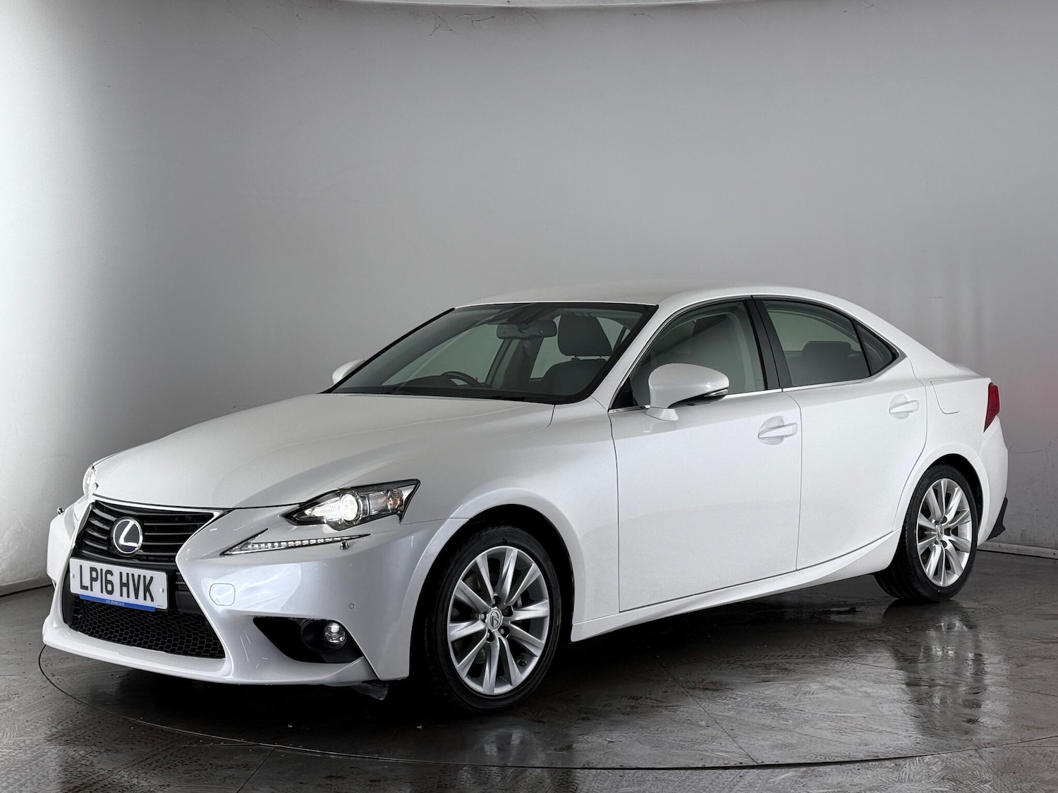 Used Lexus IS 2016 for sale - 77246709: Photo 2