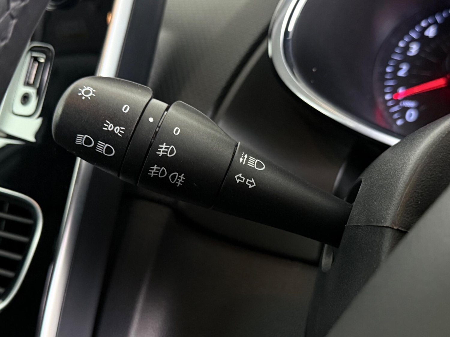 Used Renault Clio 2019 for sale - 76467029: Photo 23