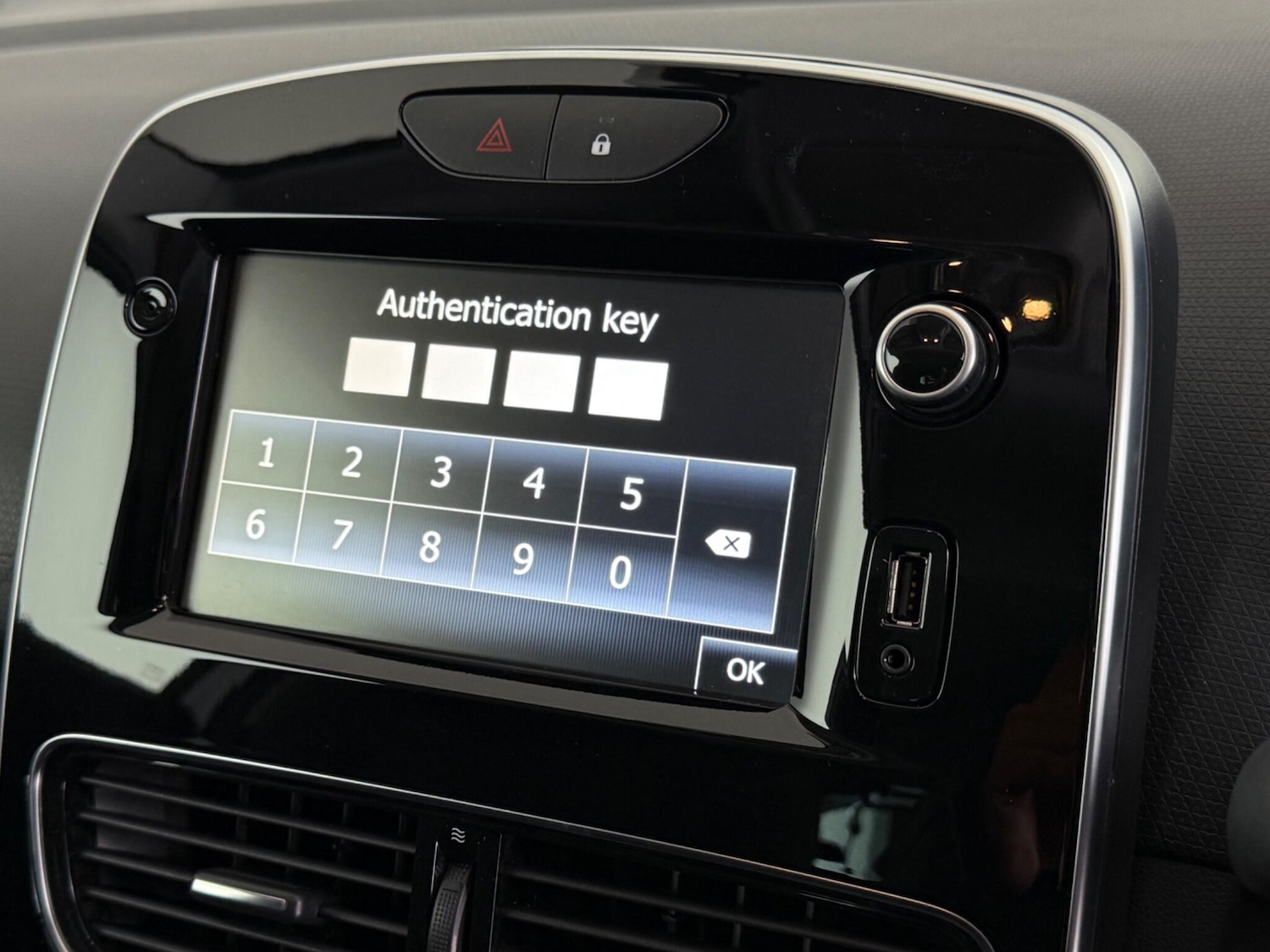 Used Renault Clio 2019 for sale - 76467029: Photo 27