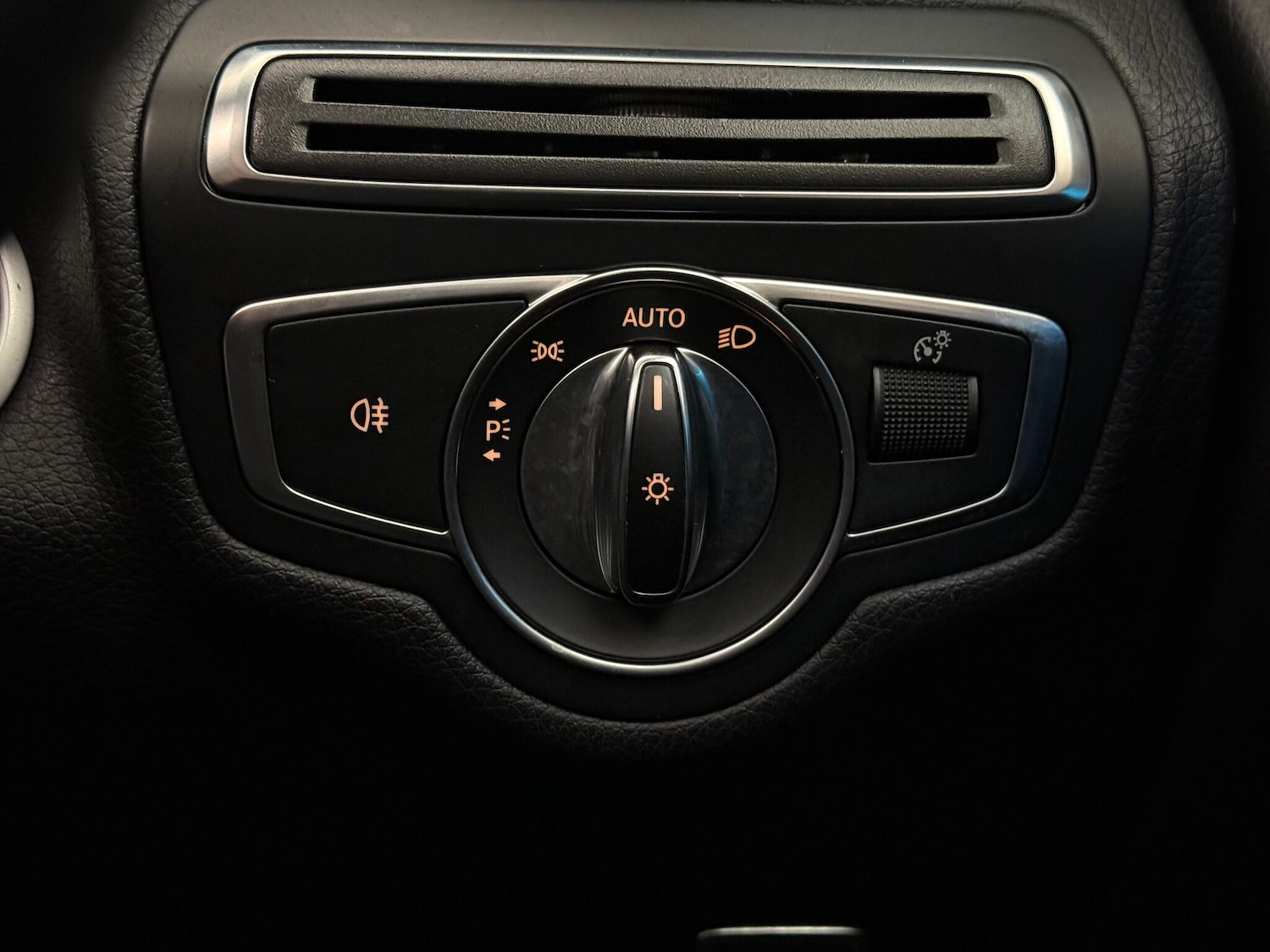 Used Mercedes-Benz GLC 2018 for sale - 77183058: Photo 23