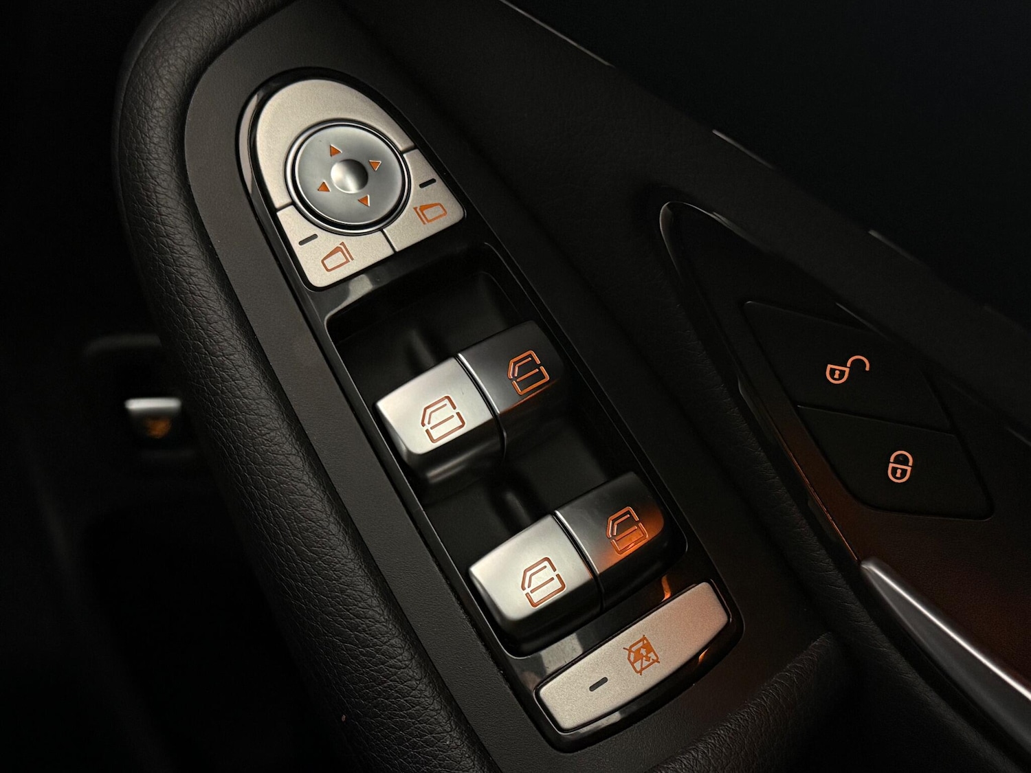 Used Mercedes-Benz GLC 2018 for sale - 77216962: Photo 35