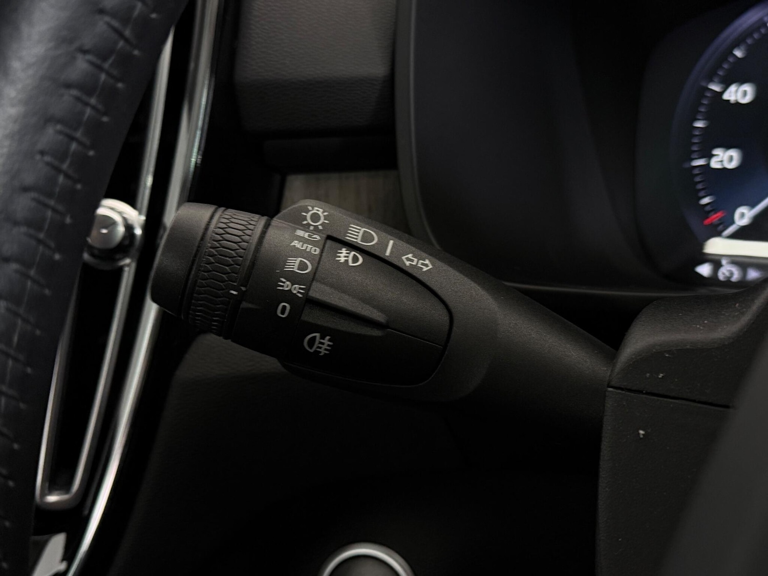 Used Volvo XC40 2020 for sale - 77243490: Photo 24