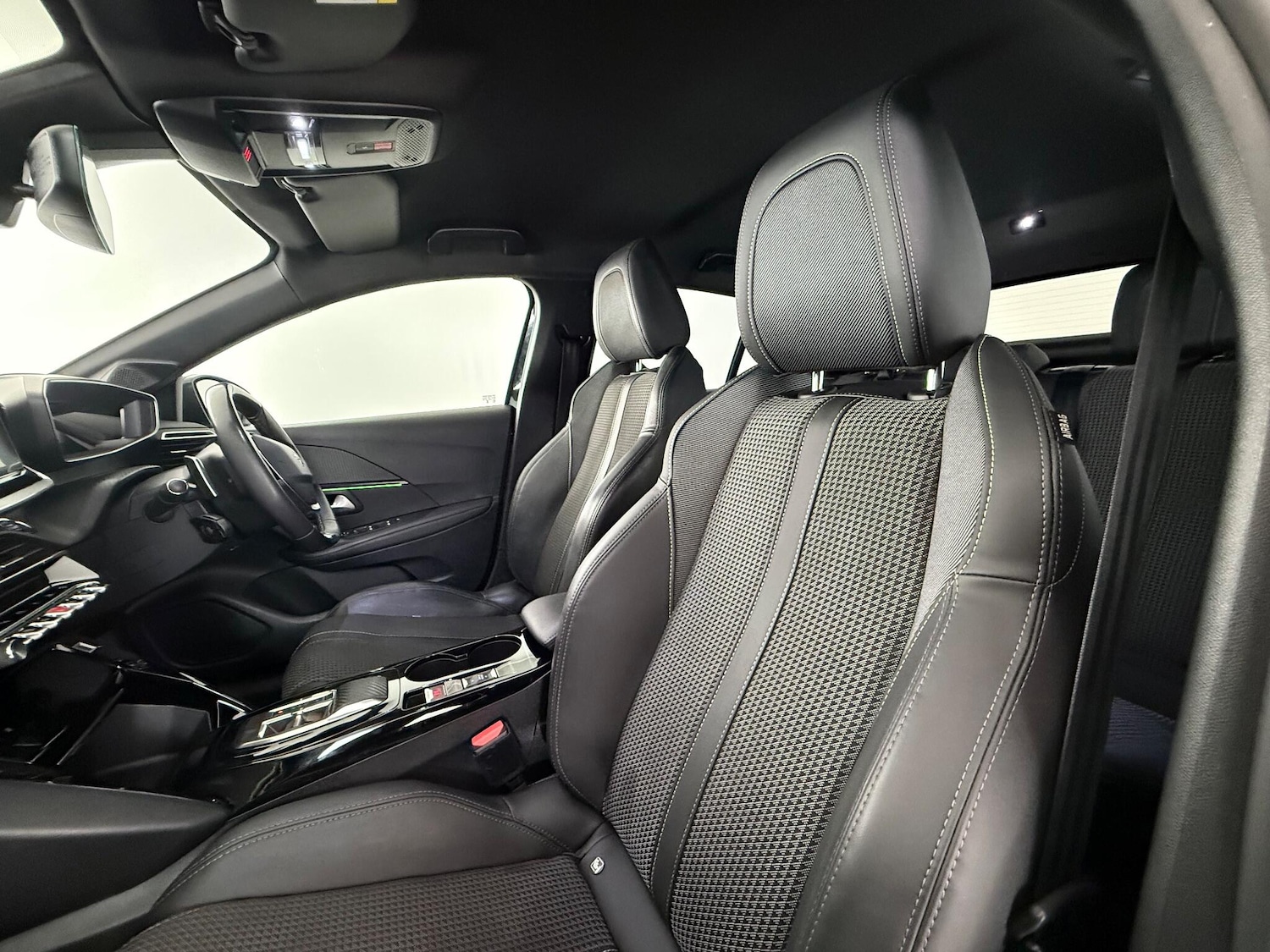 Used Peugeot 208 2023 for sale - 77243059: Photo 11