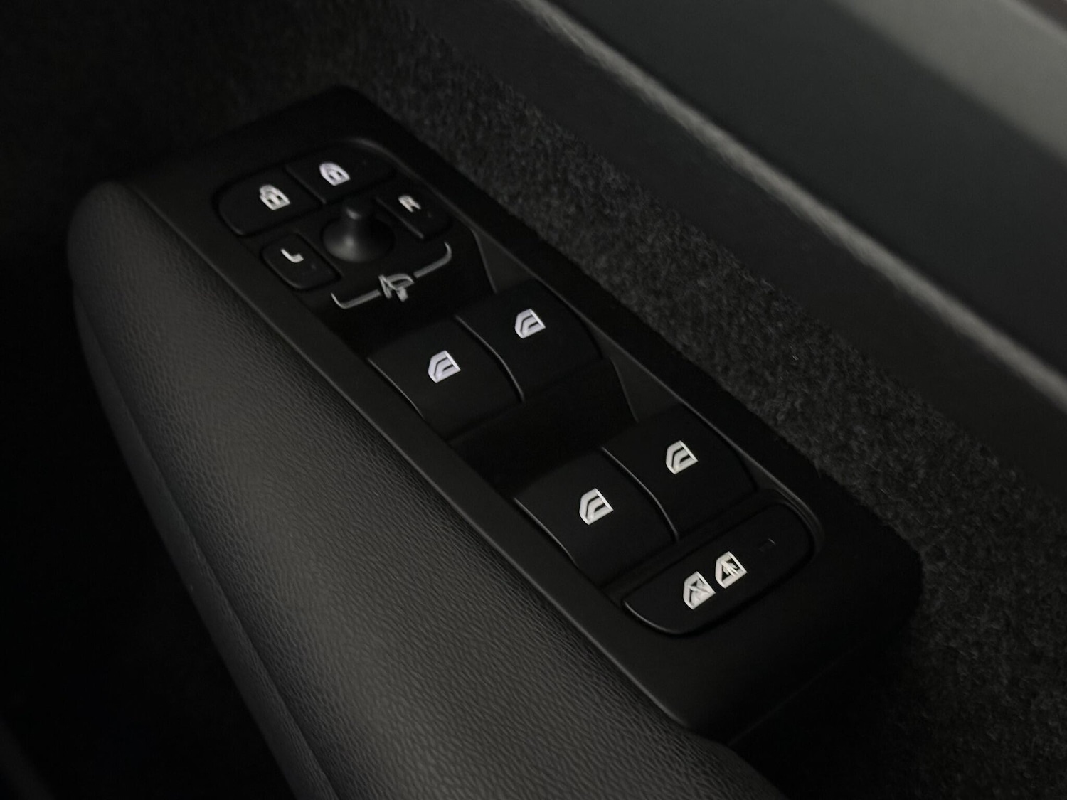 Used Volvo XC40 2021 for sale - 77221996: Photo 31