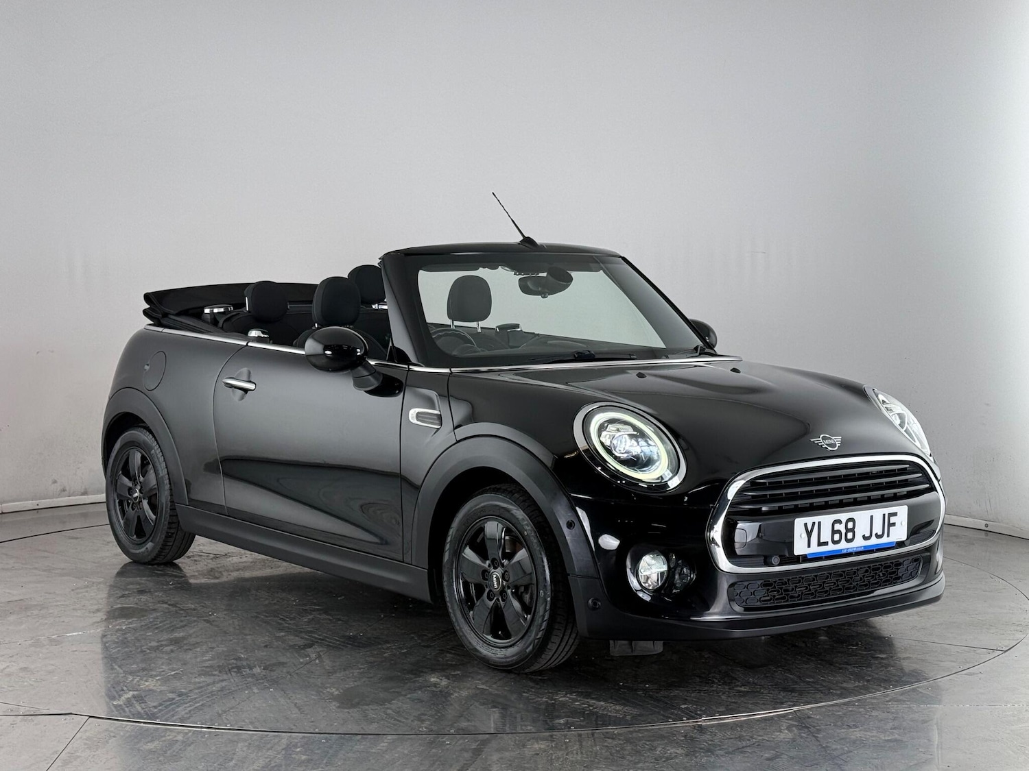 Used MINI Convertible 2018 for sale - 76466709: Photo 1