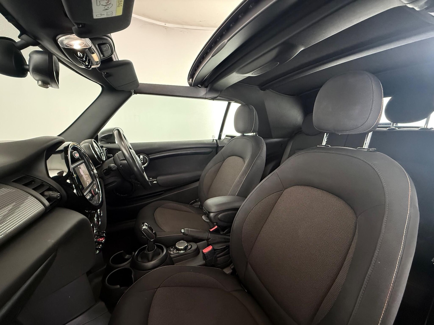 Used MINI Convertible 2018 for sale - 76466709: Photo 17