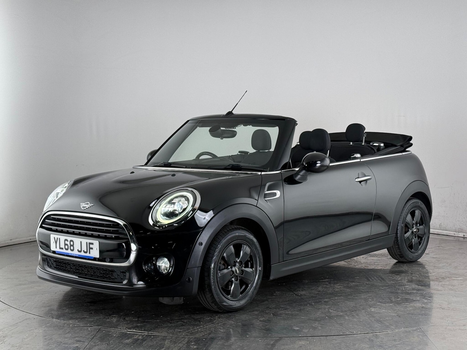 Used MINI Convertible 2018 for sale - 76466709: Photo 3