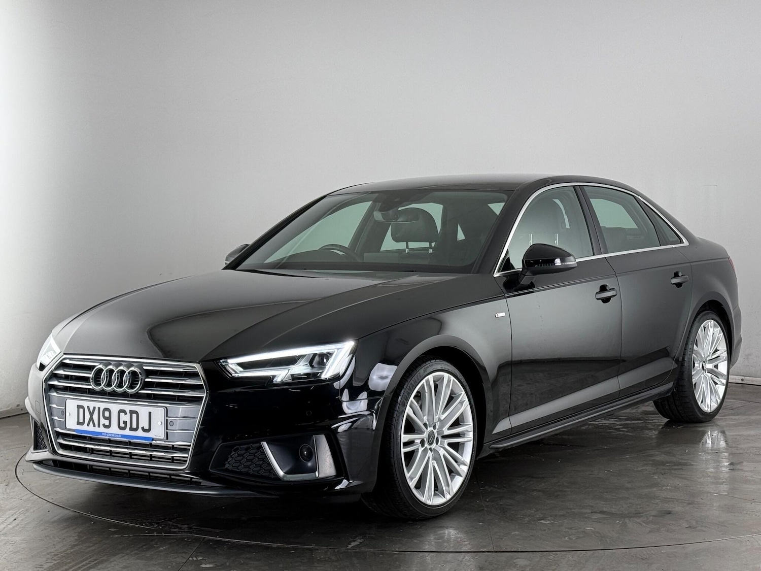Used Audi A4 2019 for sale - 77332120: Photo 3