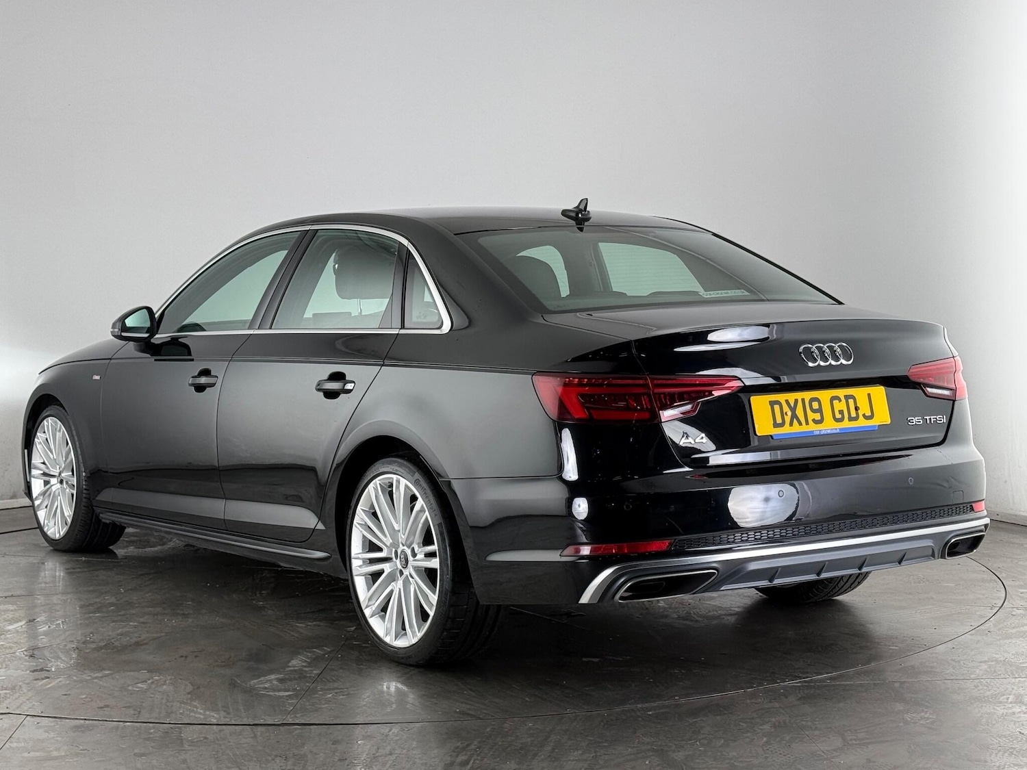 Used Audi A4 2019 for sale - 77332120: Photo 4