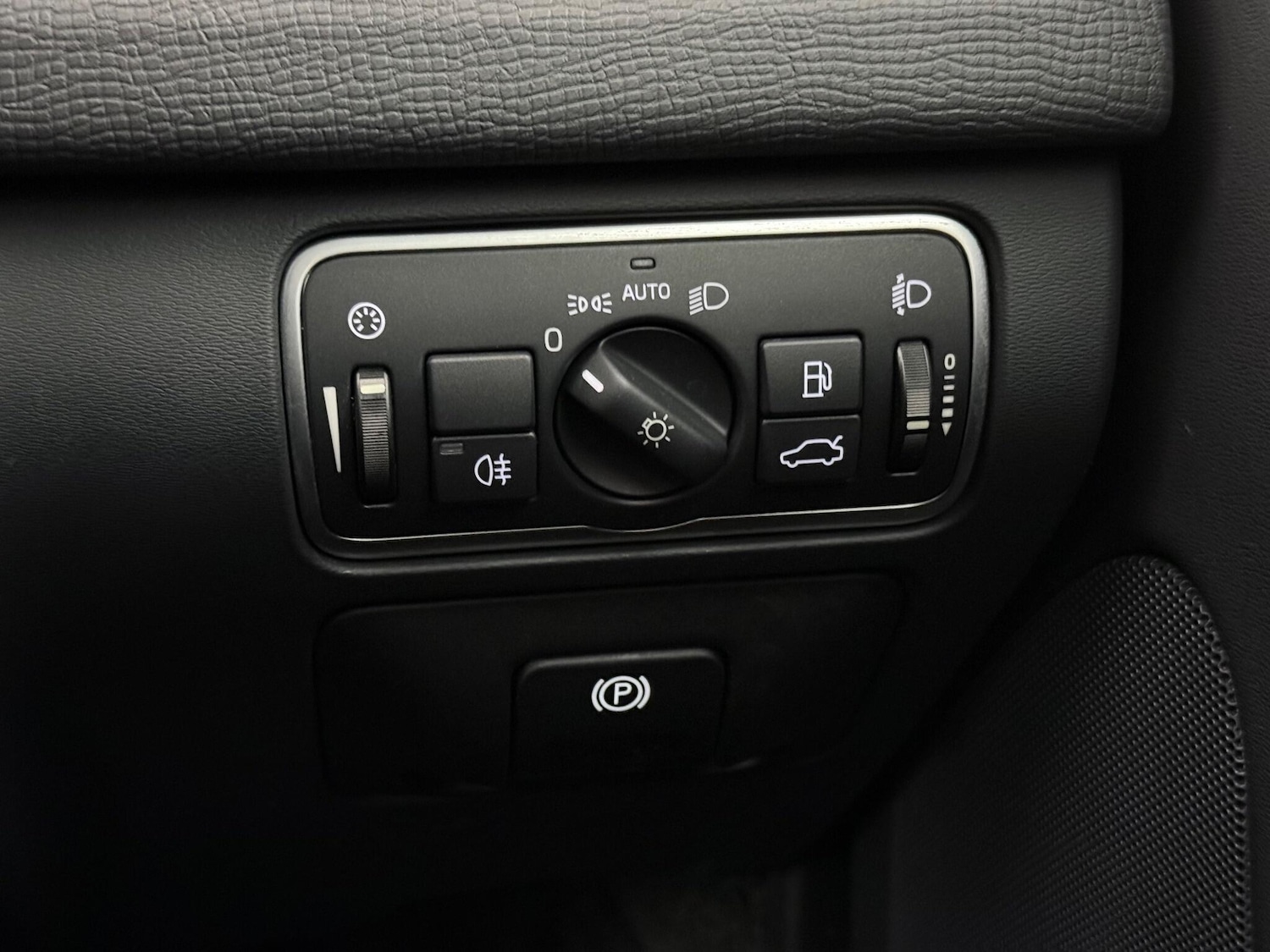 Used Volvo XC60 2017 for sale - 77246211: Photo 23