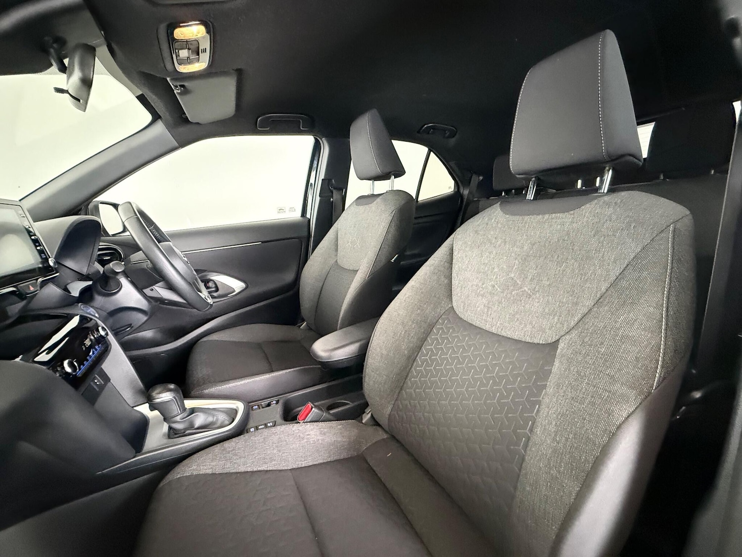 Used Toyota Yaris Cross 2023 for sale - 77243060: Photo 11