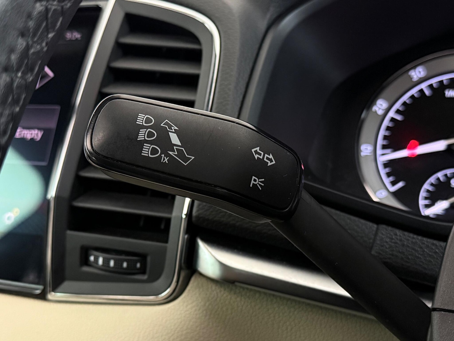 Used Skoda Karoq 2018 for sale - 77222150: Photo 22