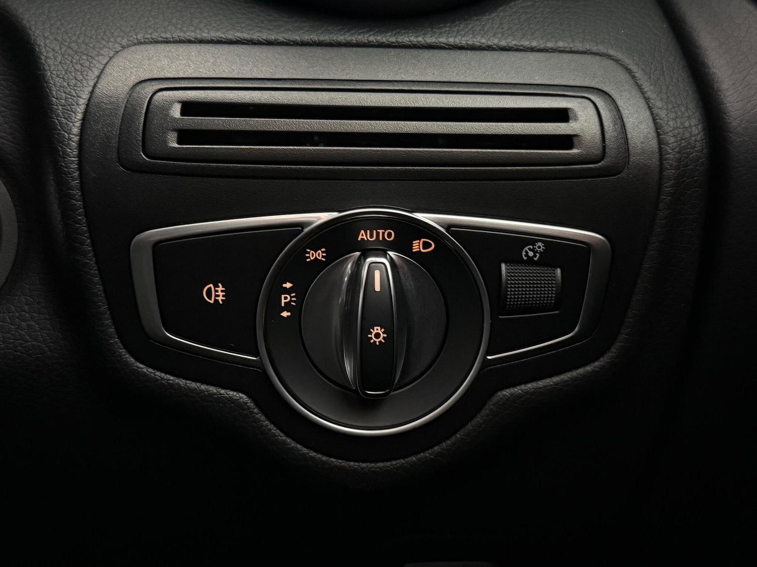 Used Mercedes-Benz GLC 2020 for sale - 76646160: Photo 30