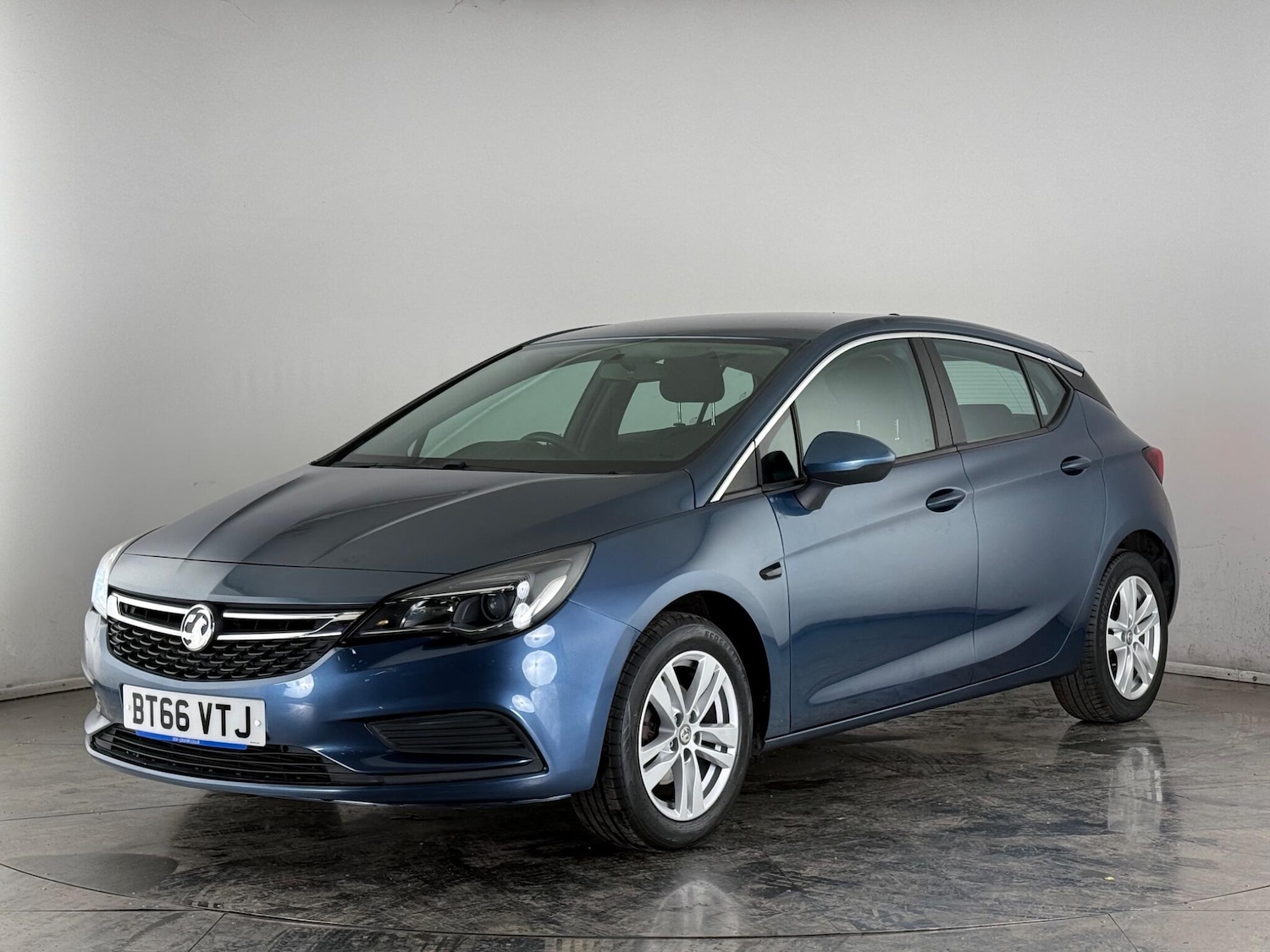 Used Vauxhall Astra 2016 for sale - 77946926: Photo 2