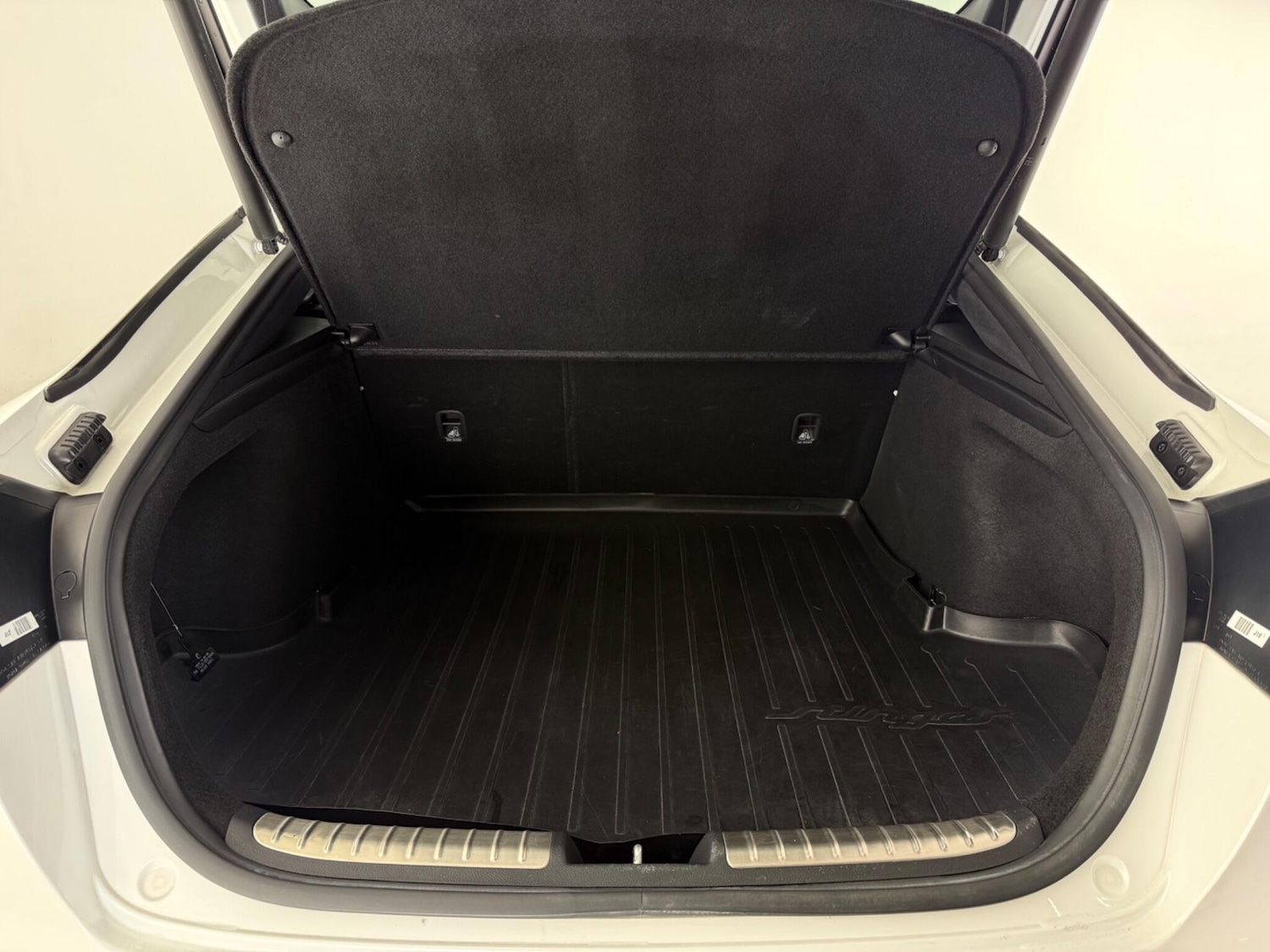 Used Kia Stinger 2019 for sale - 77216524: Photo 9