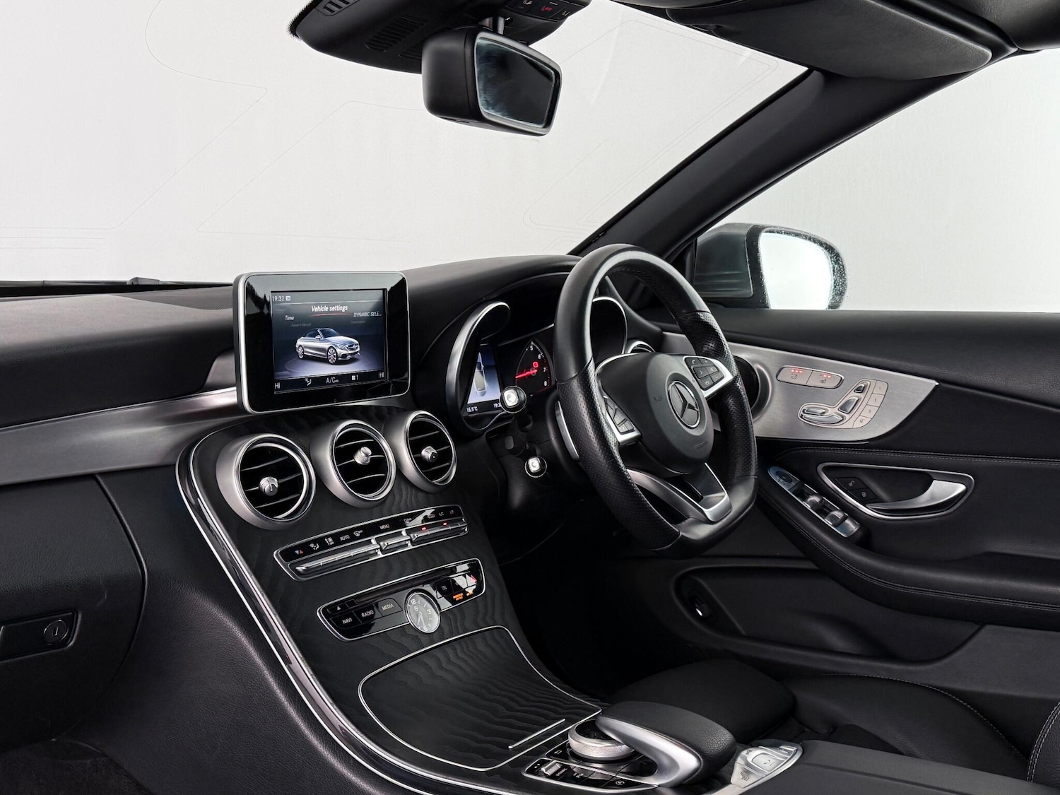 Used Mercedes-Benz C Class 2018 for sale - 76466947: Photo 24