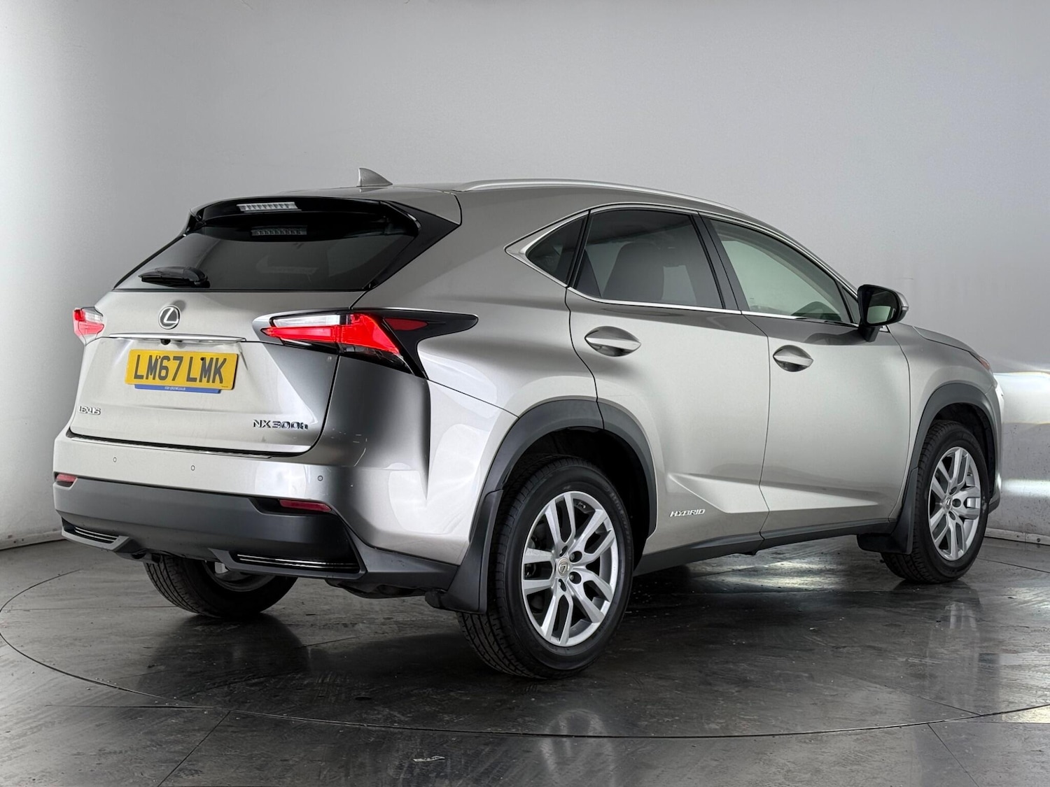 Used Lexus NX 2017 for sale - 77769870: Photo 3