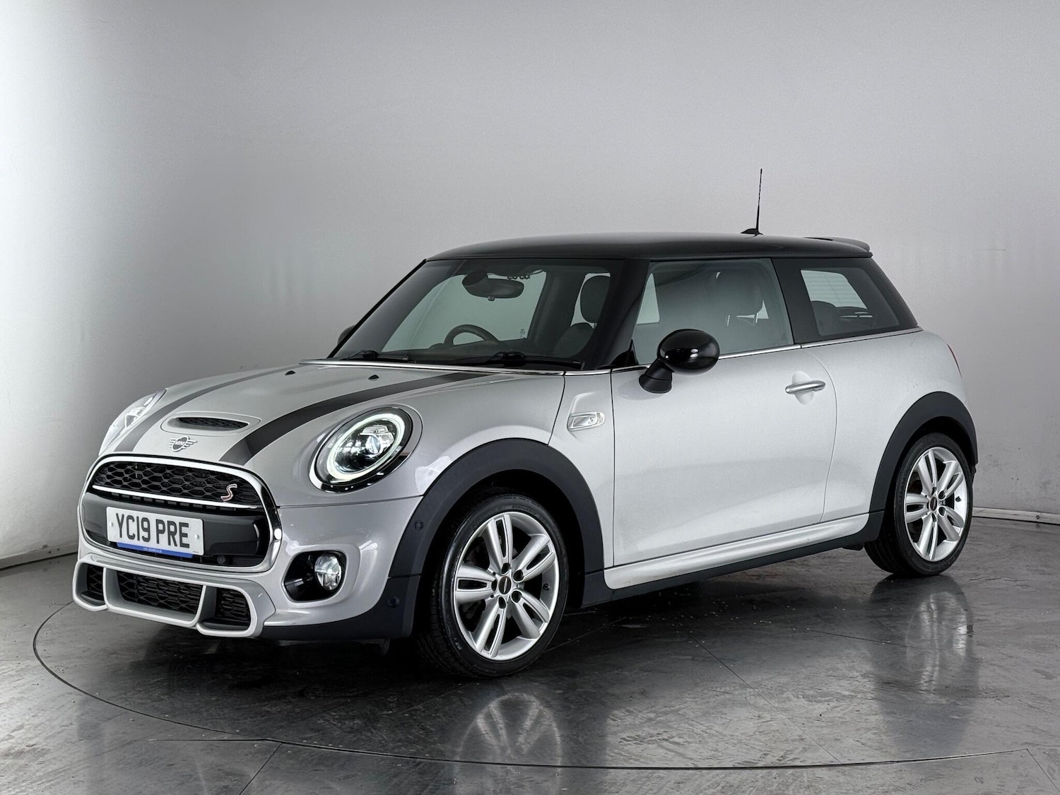 Used MINI Hatch 2019 for sale - 77182646: Photo 2