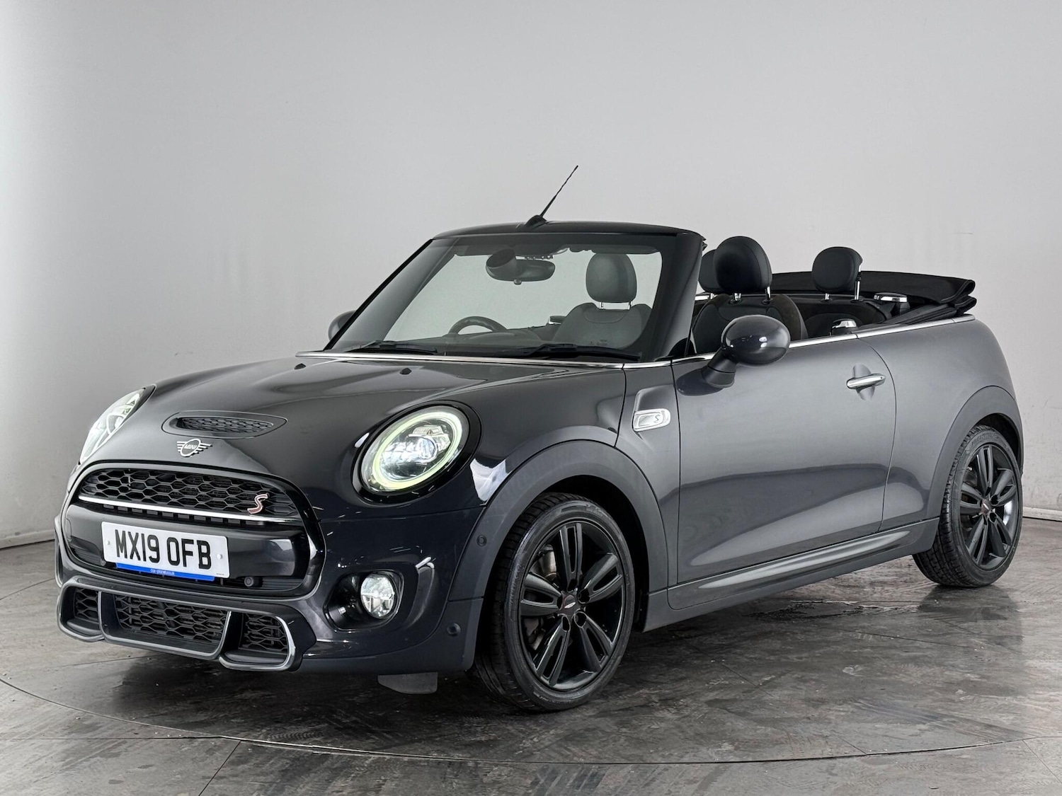 Used MINI Convertible 2019 for sale - 77182938: Photo 2
