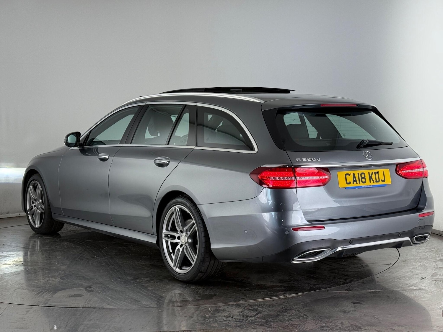 Used Mercedes-Benz E Class 2018 for sale - 77243984: Photo 3