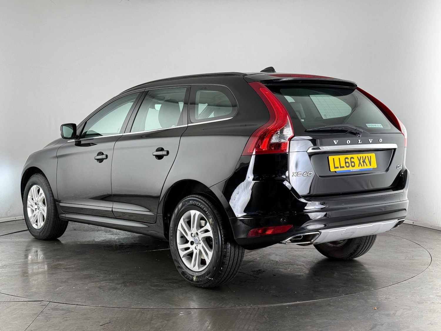 Used Volvo XC60 2017 for sale - 77182998: Photo 3