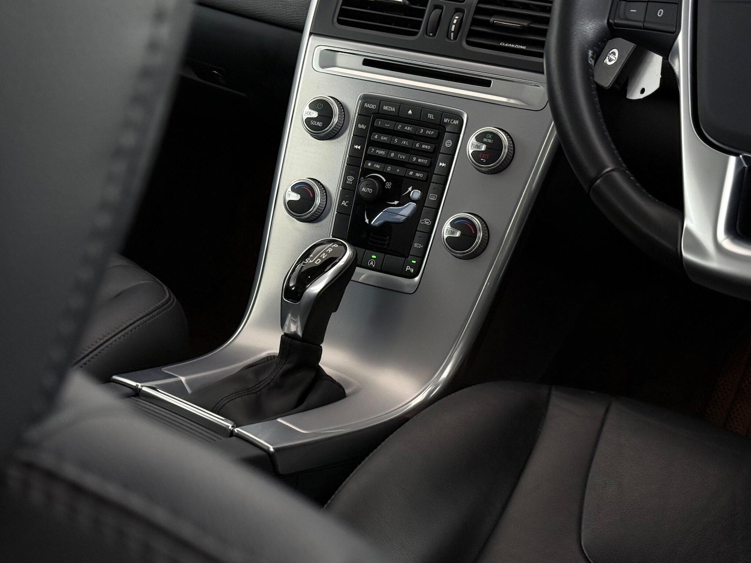 Used Volvo XC60 2017 for sale - 77182998: Photo 31