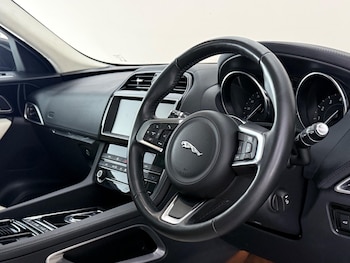 Used Jaguar F-Pace 2019 for sale - 78574182: Photo
