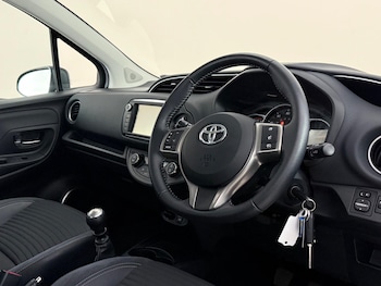 Used Toyota Yaris 2015 for sale - 78637108: Photo