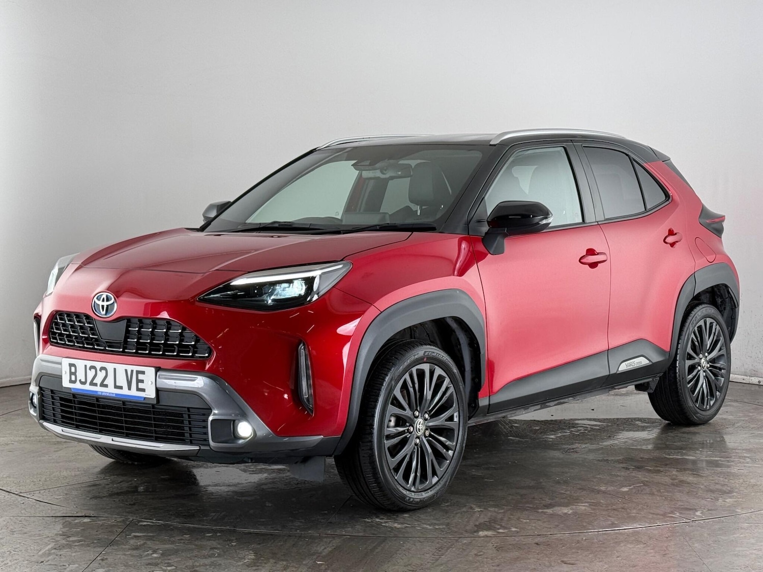 Used Toyota Yaris Cross 2022 for sale - 77359353: Photo 2