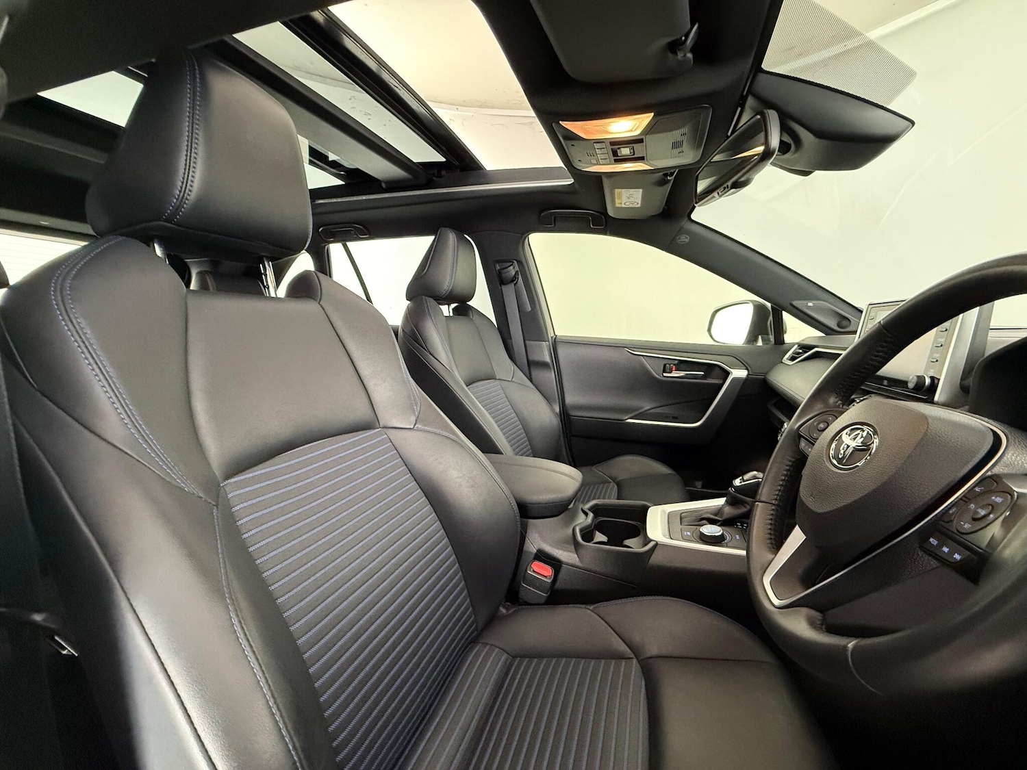 Used Toyota RAV4 2021 for sale - 77182704: Photo 11