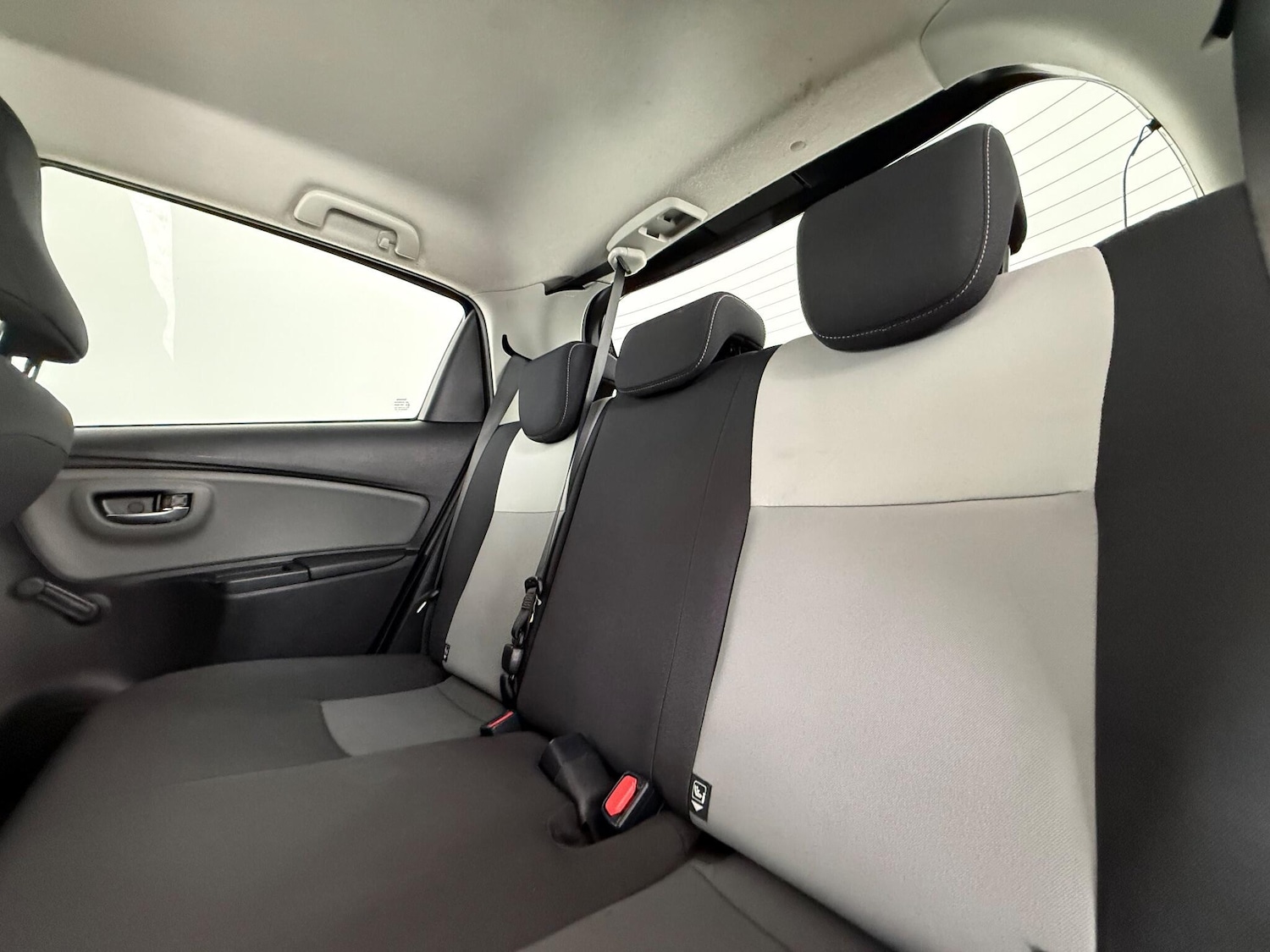 Used Toyota Yaris 2017 for sale - 77243116: Photo 12