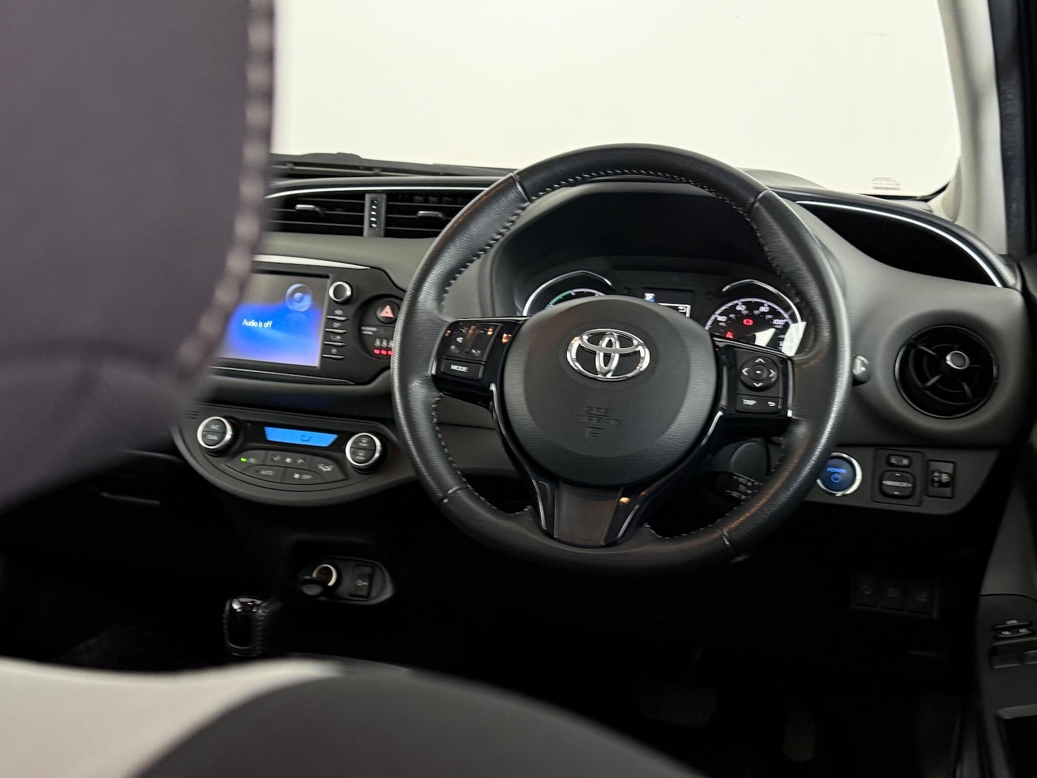 Used Toyota Yaris 2017 for sale - 77243116: Photo 14