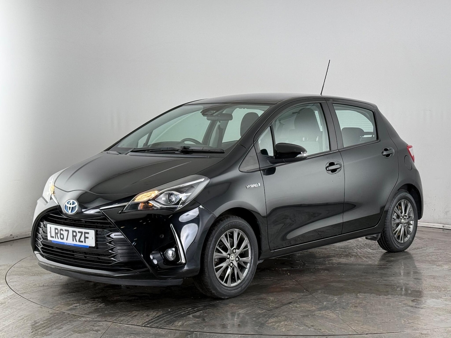 Used Toyota Yaris 2017 for sale - 77243116: Photo 3