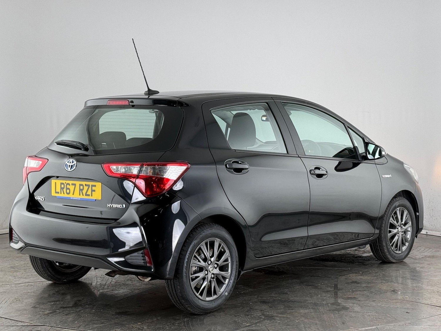 Used Toyota Yaris 2017 for sale - 77243116: Photo 6