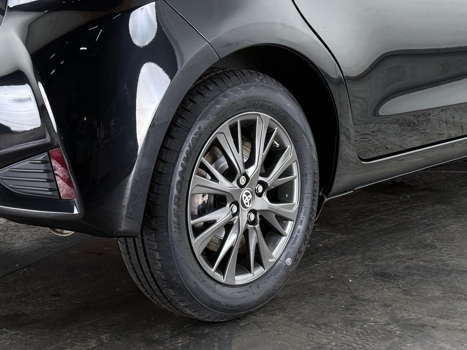 Used Toyota Yaris 2017 for sale - 77243116: Photo 8