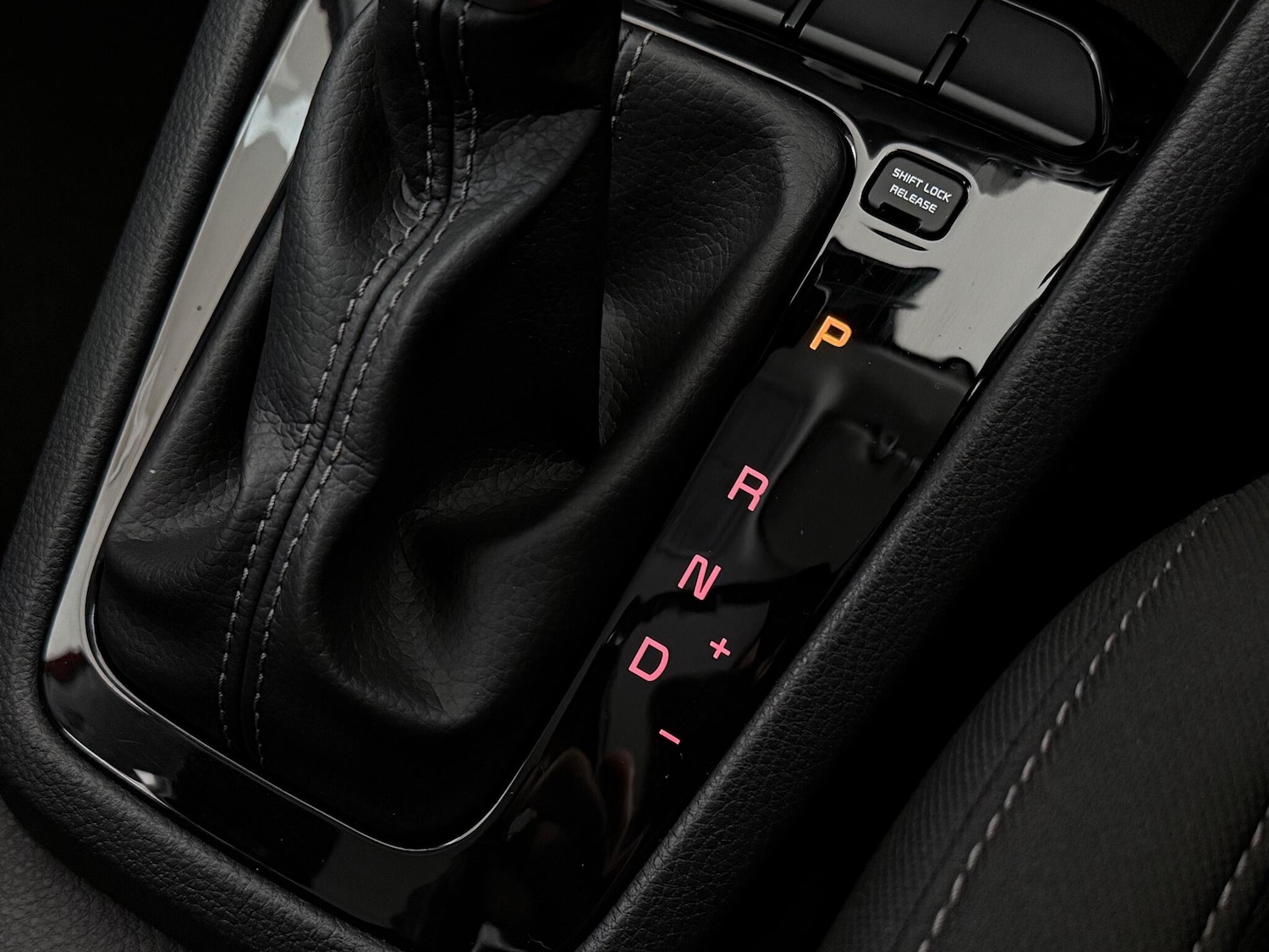 Used Kia Stonic 2022 for sale - 77260343: Photo 29