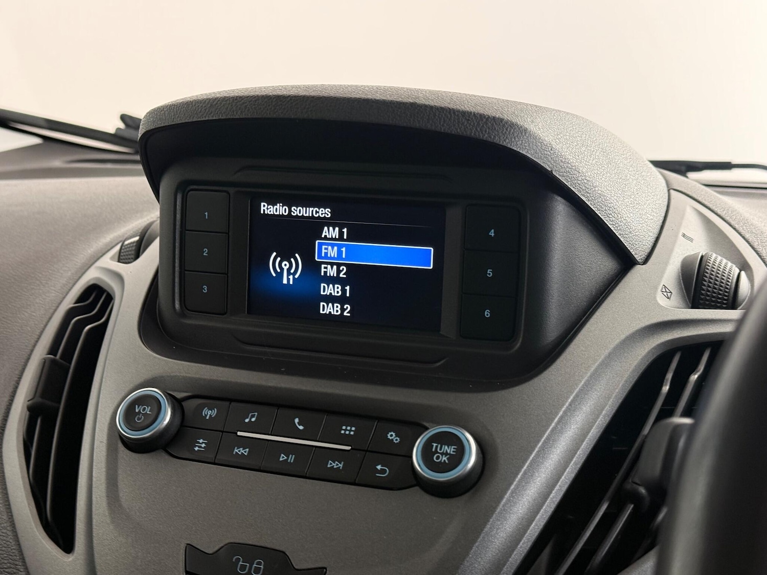 Used Ford Transit Courier 2019 for sale - 77246323: Photo 25