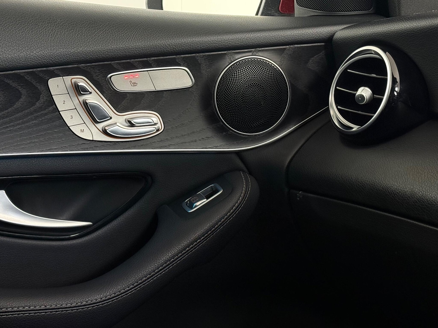 Used Mercedes-Benz GLC 2018 for sale - 77221804: Photo 24